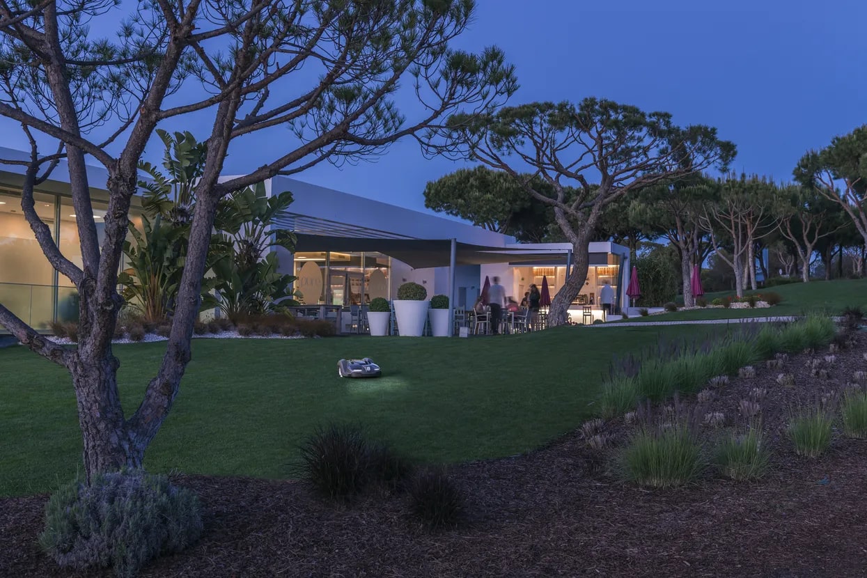 HUSQVARNA AUTOMOWER® 450X - Robotic mower, auto recharging, 1.25 acre capacity